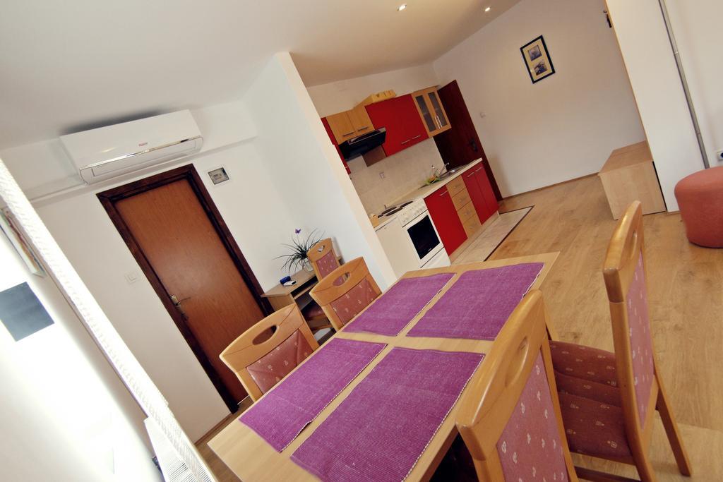 Apartment House Lalita Fužine エクステリア 写真