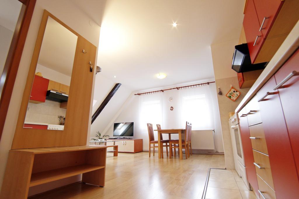 Apartment House Lalita Fužine エクステリア 写真
